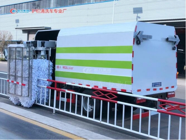 東風(fēng)小多利卡4方護(hù)欄清洗車(chē)