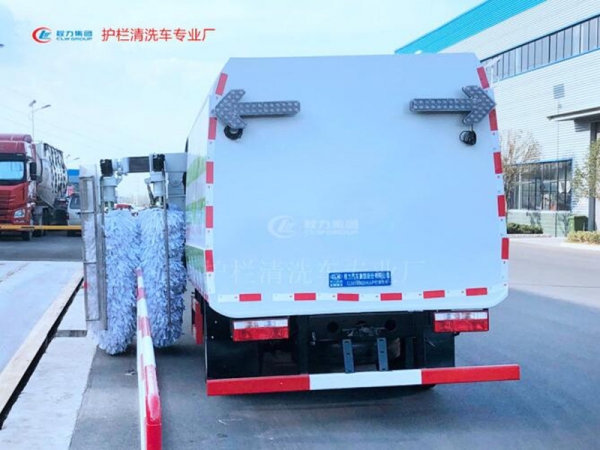 東風(fēng)小多利卡4方護(hù)欄清洗車(chē)