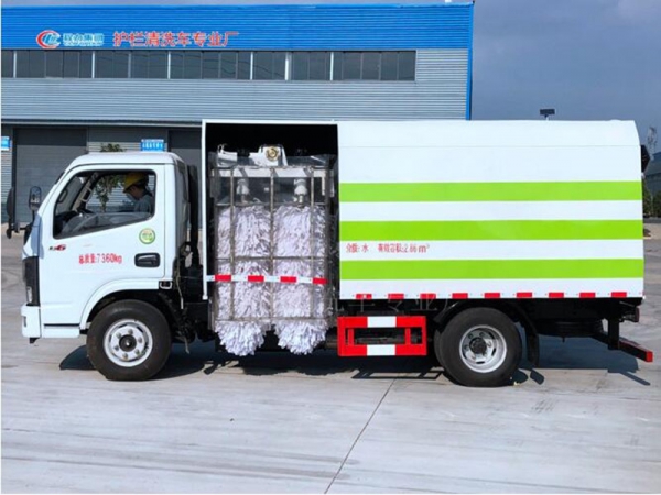 東風(fēng)小多利卡4方護(hù)欄清洗車(chē)