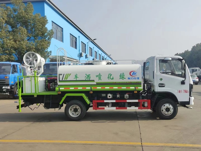小多利卡5噸綠化噴灑車，30米打藥車