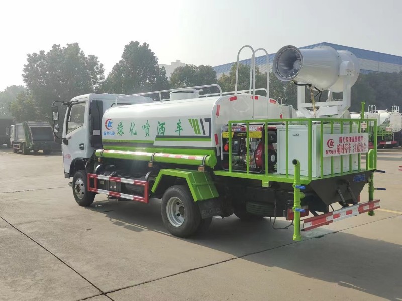 小多利卡5噸綠化噴灑車，30米打藥車